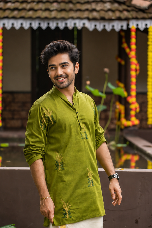 Thulasi Kathir Kurta